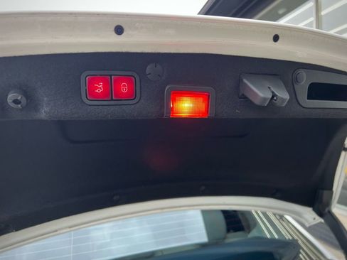 Used 2019 Mercedes-Benz C 300 Sedan image 24