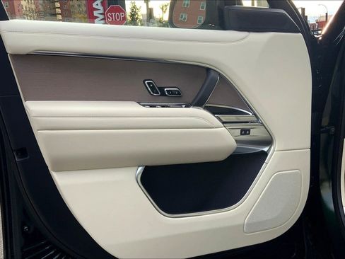 New 2025 Land Rover Range Rover SE image 10