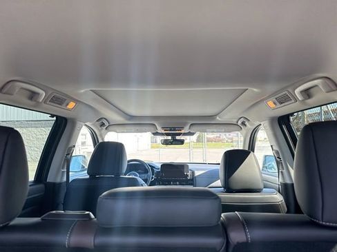 Used 2025 Nissan Pathfinder Platinum w/ Cargo Package image 11
