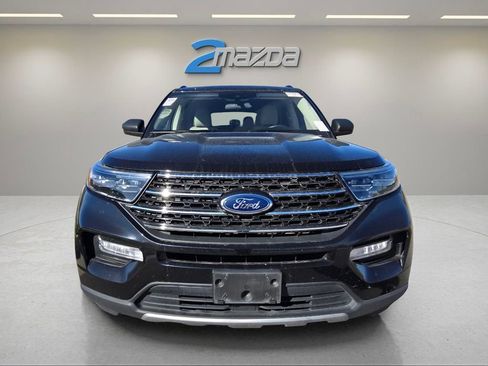 Used 2024 Ford Explorer XLT w/ Equipment Group 202A image 8