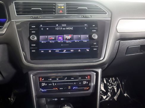 Used 2022 Volkswagen Tiguan SE image 47