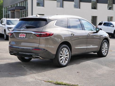 Used 2020 Buick Enclave Premium w/ Sun and Sites Package image 9