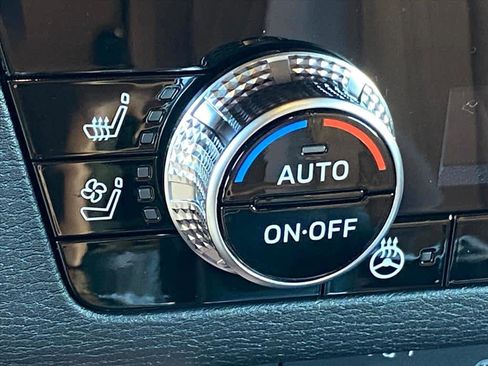 New 2025 Mitsubishi Outlander SEL image 9