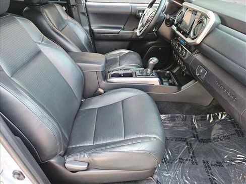 Used 2019 Toyota Tacoma Limited AWD/4WD image 24