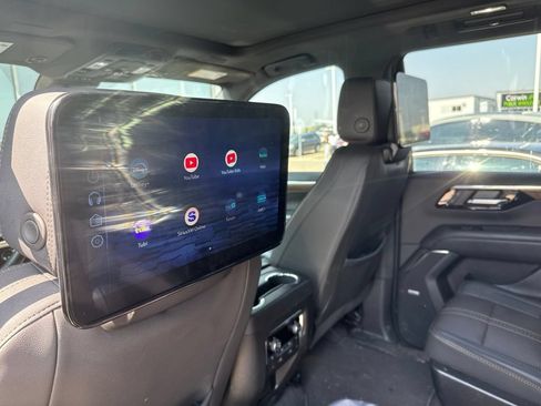 Used 2025 Chevrolet Tahoe High Country AWD/4WD image 29