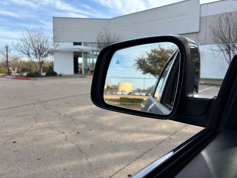 Used 2017 Jeep Grand Cherokee Overland w/ Jeep Active Safety Group image 32