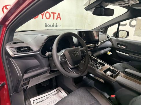Used 2026 Toyota Sienna Limited AWD/4WD image 24