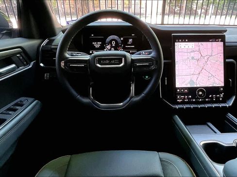 Used 2025 GMC Acadia AT4 w/ Luxury Package AWD/4WD image 5
