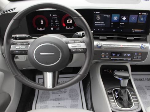 Used 2025 Hyundai Kona SEL FWD image 21