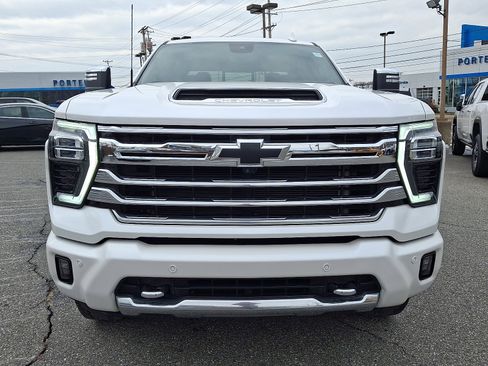 Used 2024 Chevrolet Silverado 2500 High Country w/ High Country Premium Package image 2