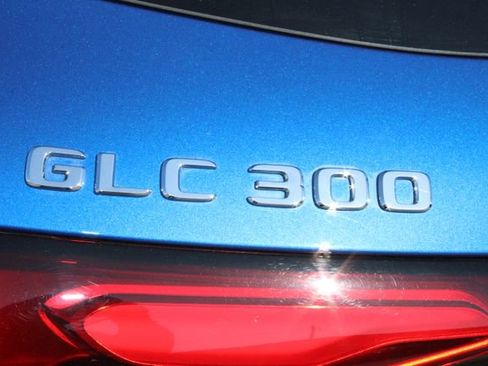 Used 2025 Mercedes-Benz GLC 300 image 9