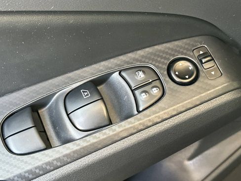 Used 2025 Nissan Altima 2.5 S FWD image 12