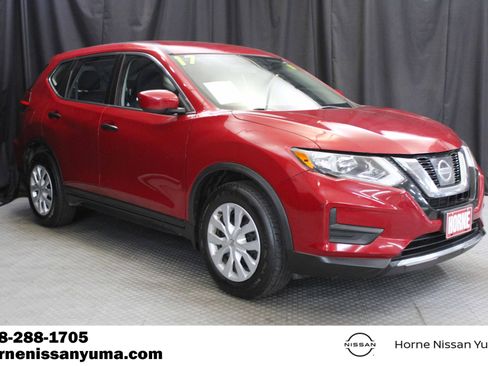 Used 2017 Nissan Rogue S FWD image 1