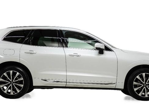 Used 2023 Volvo XC60 B5 Plus image 5