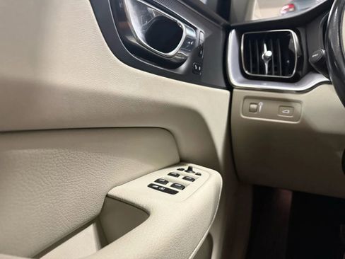 Used 2021 Volvo XC60 T5 Momentum AWD/4WD image 20
