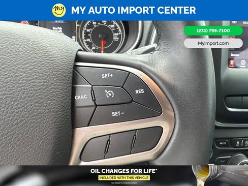 Used 2019 Jeep Cherokee Latitude Plus w/ Cold Weather Group AWD/4WD image 14