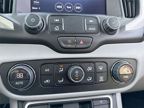Used 2022 GMC Terrain SLT w/ Infotainment Package II image 19