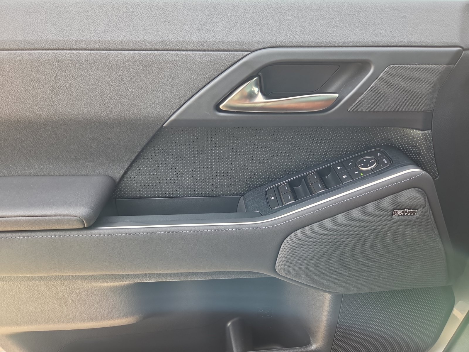 Used 2025 Lexus GX 550 w/ Accessory Package (32) AWD/4WD image 13