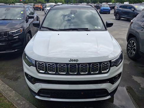 Used 2025 Jeep Compass Limited AWD/4WD image 2
