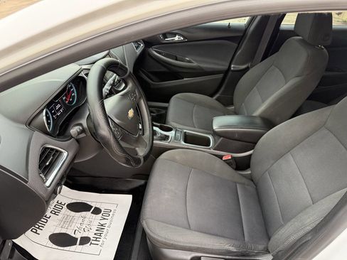 Used 2017 Chevrolet Cruze LT image 15