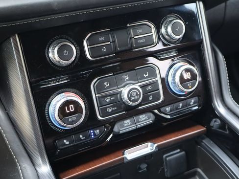 Used 2023 GMC Yukon Denali Ultimate AWD/4WD image 29
