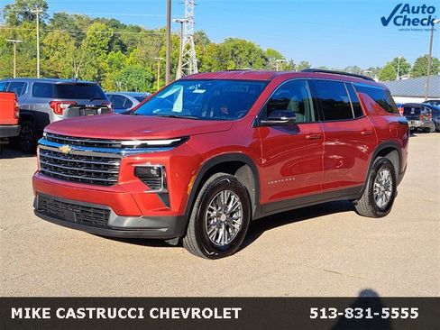 Used 2024 Chevrolet Traverse LT w/ Trailering Package image 1