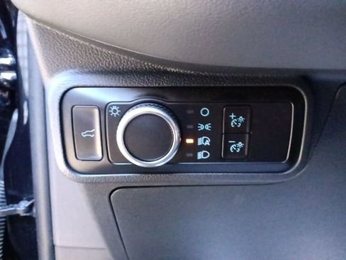 Used 2025 Ford Explorer Active image 17