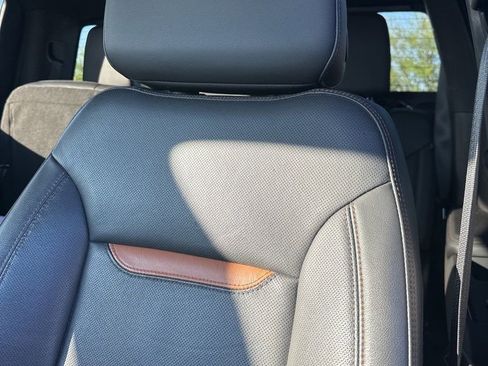 Used 2023 GMC Sierra 1500 AT4 w/ AT4 Preferred Package image 12