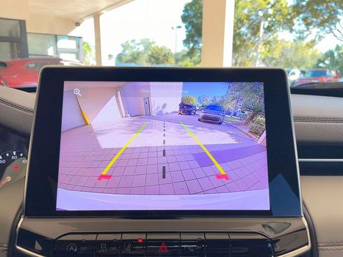 Used 2025 Jeep Compass Limited image 17