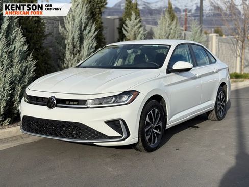 Used 2025 Volkswagen Jetta S image 3