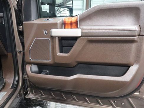 Used 2017 Ford F250 King Ranch w/ King Ranch Ultimate Package AWD/4WD image 58