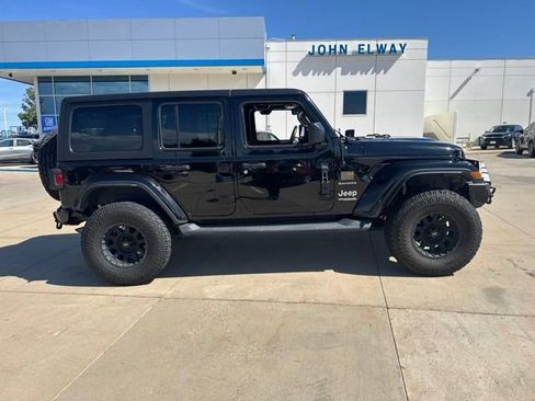 Used 2019 Jeep Wrangler Unlimited Sahara AWD/4WD image 4