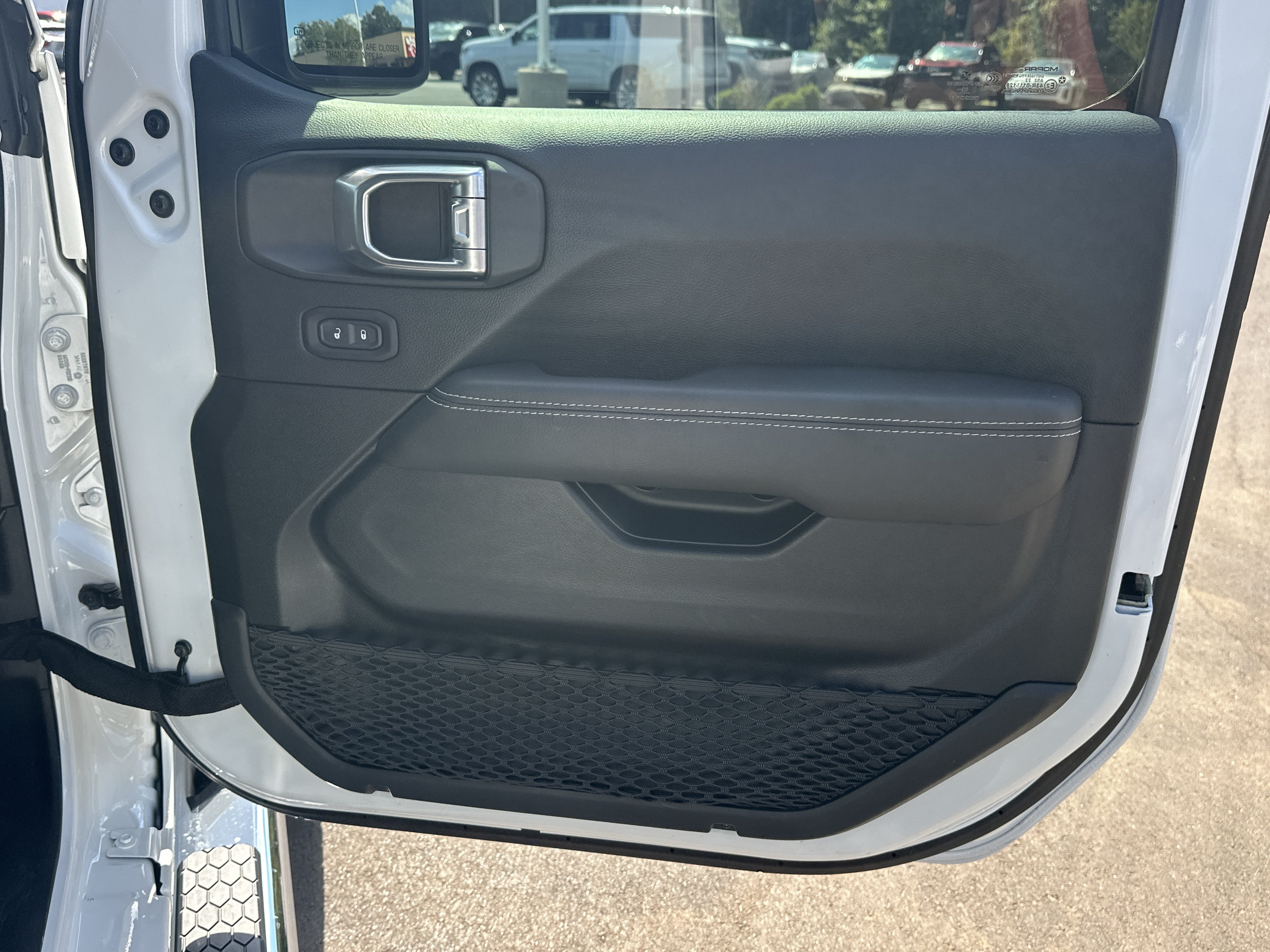 Used 2023 Jeep Wrangler Unlimited Sahara w/ Cold Weather Group AWD/4WD image 15