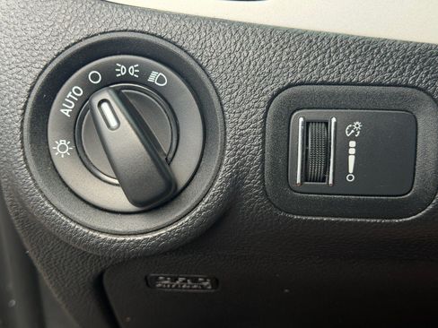 Used 2020 Dodge Journey SE w/ SE Popular Equipment Group FWD image 35