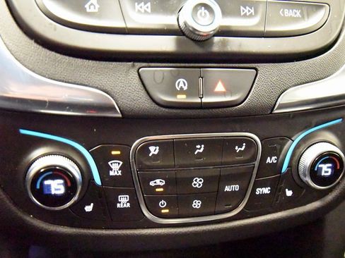 Used 2023 Chevrolet Equinox LT image 18