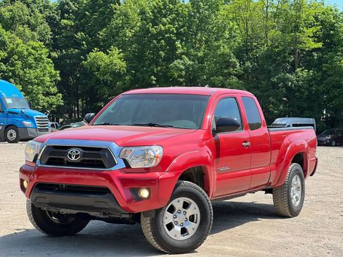 Used 2015 Toyota Tacoma 4x4 Access Cab V6 w/ SR5 Package image 2