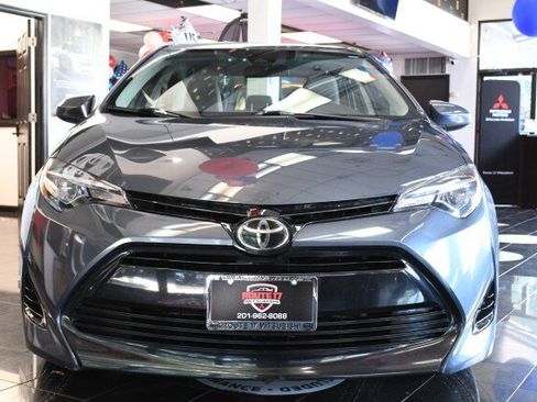 Used 2017 Toyota Corolla LE FWD image 2