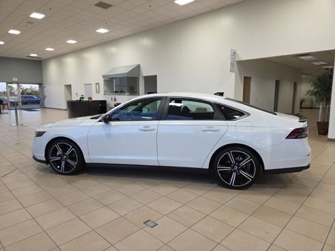 Used 2023 Honda Accord Sport image 9