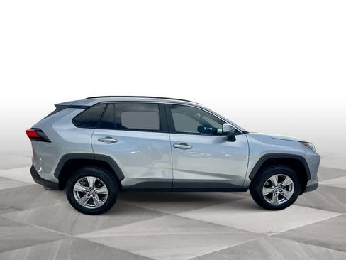 Used 2022 Toyota RAV4 XLE FWD image 9