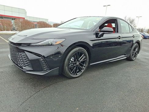 New 2026 Toyota Camry SE w/ Convenience Package FWD image 3