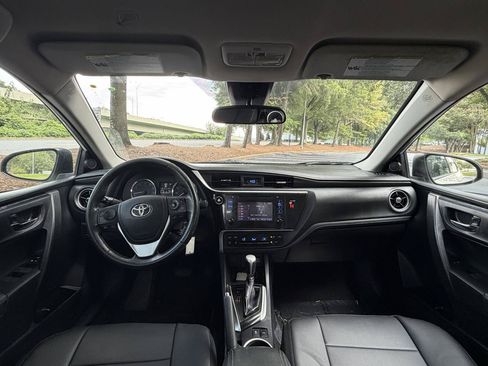 Used 2019 Toyota Corolla SE FWD image 19