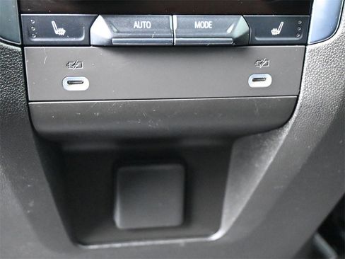 Used 2022 Chevrolet Suburban RST w/ Luxury Package image 19