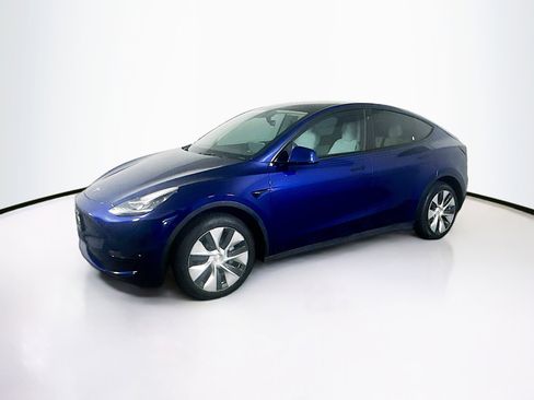 Used 2022 Tesla Model Y Long Range image 4