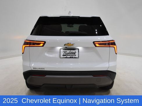 Used 2025 Chevrolet Equinox LT FWD image 5