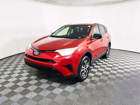 Used 2017 Toyota RAV4 LE FWD image 7
