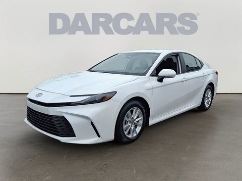 Used 2025 Toyota Camry LE FWD image 3