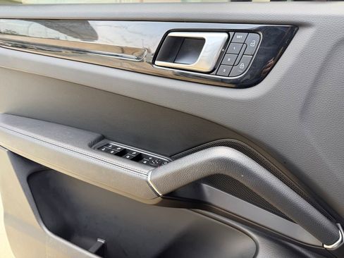 Certified 2023 Porsche Cayenne AWD/4WD image 24