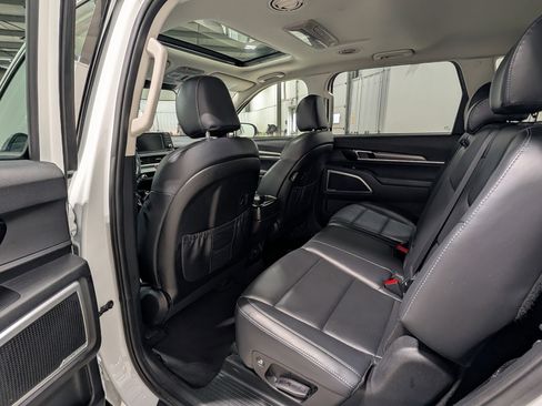 Used 2020 Kia Telluride S w/ S 8 Passenger Seating Package AWD/4WD image 17