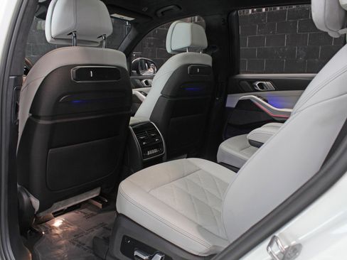 Used 2023 BMW X7 xDrive40i w/ Premium Package AWD/4WD image 35