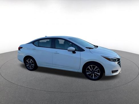 Used 2025 Nissan Versa SV image 2